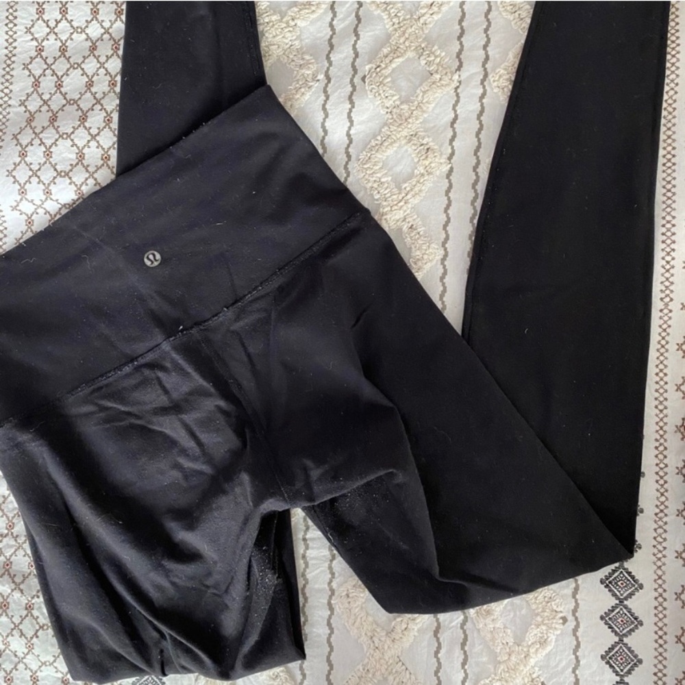 black lululemon leggings